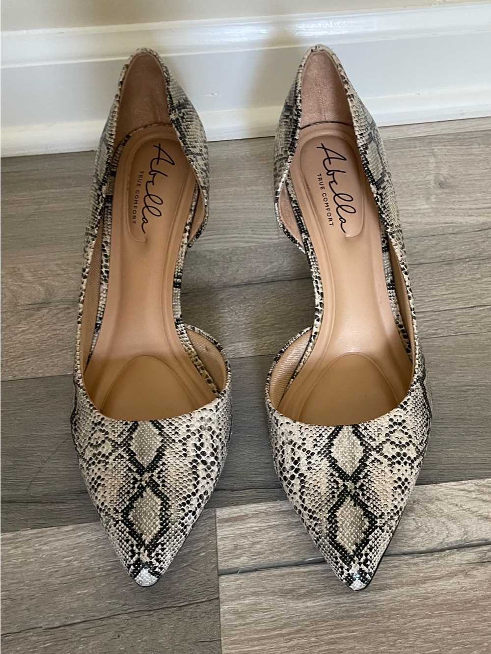 Abella True Comfort Satine 2 Snakeskin Pumps - Size 9